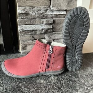 JBU Juno size 6 women’s winter ankle boot.